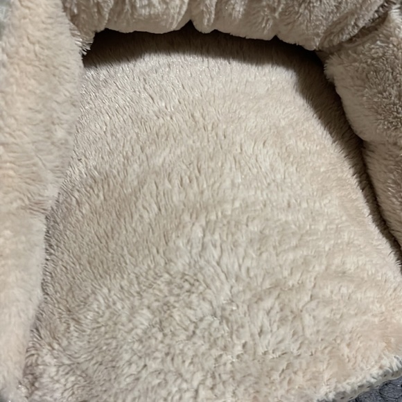 Small Pet Bed Hive Hidey House Tan Fluffy EUC #CL-02 - Picture 2 of 3